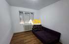 De vanzare apartament 3 camere zona Cetate - 2