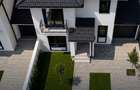 Duplex modern în Dumbrăvița despărțit prin garaj - 5 camere + garaj - 2