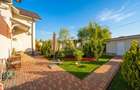 Casa cu probabil cea mai frumoasă grădină din Bragadiru + 2 garaje - 27