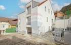 La poalele Tâmpei — vilă contemporană în Schei - 23