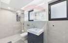Apartament la parter ce are curte proprie ,  2 camere in Bloc nou - 7