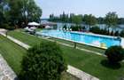 Vilă pe malul Lacului Snagov | 3.000 mp teren | 90 m deschidere lac - 1