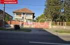 Casa de vanzare zona Negoiu 4 camere 208 mp utili si curte 550 mp - 1