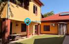 Vilă de vânzare în Sector 4 - 323 mp utili - 10 camere - Giurgiului - 45