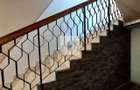 Vila Impresionanta în Deva–Construcție Solida 3 garaje inclus elevator