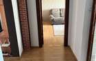 Apartament cu trei camere de închiriat 