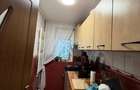 Proprietar vând apartament 3 camere etaj 5, renovat în bloc reabilitat preț  - 10