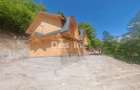 Casa la roșu pentru vacanță, teren superb lângă râu și păstrăvărie – Stoenești - 1