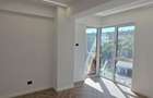 Apartament 3 camere, semidecomandat, - - 3