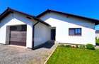 Casă cu 3 camere, 90 mp, pe un nivel,  454 mp teren, cartier Orizont - 2