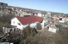 Casa cu Potential Multiplu, Pretabila Pentru Doua Familii sau Business, Chiar la - 1