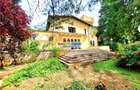 Vila stil florentin pe malul lacului,teren4043mp iesire la lac de 25ml - 2