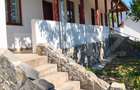 Casă renovată cu farmec istoric, livadă și 3.600 mp de teren | Teiș - 1