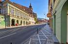 Piata Sfatului, 41 mp., ideal regim hotelier, de renovat la interior, acces usor