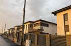Vila deosebita cu acces asfalt - zona Lidl - Gata de mutare ! - 1