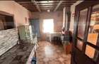 Casa de vanzare, cu 10 ari de teren, in zona linistita