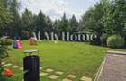 Superb Apartament cu 3 camere, piscina, 2 garaje, complet mobilat si utilat