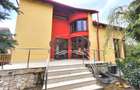 Proprietate eleganta cu gradina generoasa si acces facil Europa - 2