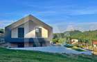 Casă arhitectură modernă cu panoramă spre Munții Făgăraș și Cetatea Cisnădioara