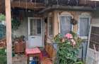 Vând teren cu casa batraneasca și utilități  - 1