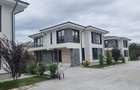 Complex rezidential cu 7 vile langa Laguna Albastra - 1