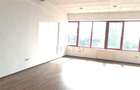 Spatiu  birouri etaj 3 cu lift  - Aradului