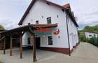 Casă tip pensiune de vânzare cu 6 camere și o casă adiacent& - 1