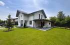 Vilă Izvorani | 161 mp utili | 520 mp teren | Pompă de căldură + Fotovoltaice  - 1