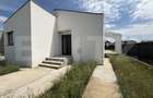 Casa pe parter cu un design deosebit, zona nordica / Simnicul de Jos - 2