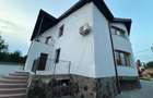 De inchiriat spatiu birouri, 10 birouri , 4 bai, garaj, 4 bai si teren 10 arii,S - 16