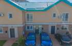 Locuință modernă, gata de mutare,cu terasă  si curte proprii, acces la piscina - 7