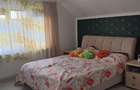 Dorobant VILA D+M+Pod  SU = 200mp  TEREN 1200mp amenajat (pot locui doua familii - 11