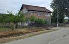 CASA/SPATIU COMERCIAL - GENUNENI - 6