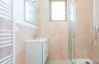 Casa Modernă cu Spații Vitrate Generoase - 7