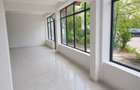 DE INCHIRIAT - renovat - parter si etajul 1 - stradal - 1