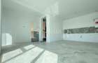 Decomandat. Loc de parcare acoperit. Etaj 1. Balcon 10 mp.