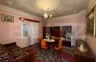 Casa de vanzare, cu 2 camere, 120 mp + teren de 1207 mp, zona Cărăstău
