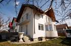 Casa spatioasa cu etaj si curte în Ghimbav - 1