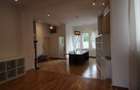 Primaverii Apartament in vila cu 2 dormitoare 2 bai de inchiriat. Single expat. 