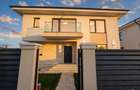 Casă 4 camere, 3 dormitoare, curte 330 mp, utilități complete - 1