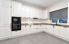 Casa de inchiriat 4 camere, 2 bai, curte si terasa | Selimbar