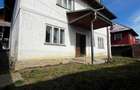 Propretate generoasa in Dofteana, Bacau cu 7 camere, anexa, beci si teren arabil - 3