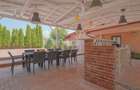 Comision 0 | Casă cu panouri fotovoltaice, piscină, garaj și foișor