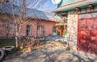 Casa spațioasă din Comănești – locuință pentru familii mari sau sediu de firma? - 3