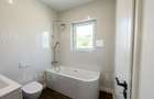 Casa cu 4 camere in complex rezidential Tunari - 10