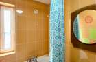 SE INCHIRIAZA micro-apartament tineresc, 2 camere, etaj 4 (cu sarpanta), situat - 8
