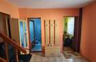 Casă cu 4 camere în curte comună
