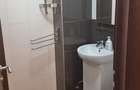 Apartament 3 camere de vanzare - zonă centrală, mobilat și utilat.
