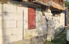 Casa cu 2 corpuri si anexe, 49 mp, zona Boldut