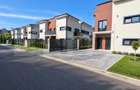 Apartament 4 camere pe 2 niveluri, 100 mp cu grădină, complex nou